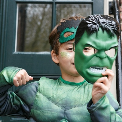 Groen superhelden kostuum met spierballen (Prinsessenjurk.nl)