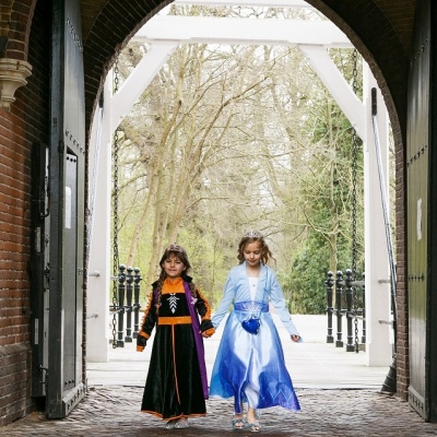 Voordeelpakket Frozen Anna jurk + kroon + staf + vlecht (Prinsessenjurk.nl)