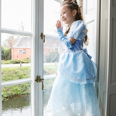 Voordeelpakket Assepoester jurk + kroon + staf + handschoenen (Prinsessenjurk.nl)