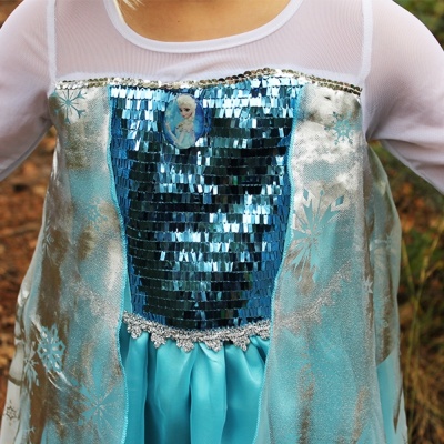 Voordeelpakket Frozen Elsa jurk + kroon + staf + Frozen handschoenen + Elsa vlecht (Prinsessenjurk.nl)