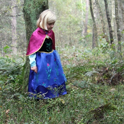 Voordeelpakket Frozen Anna met cape + kroon + Frozen handschoenen + Anna vlecht (Prinsessenjurk.nl)