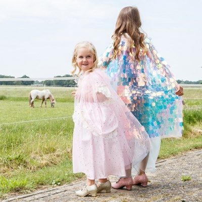 Voordeelpakket roze cape kind met staf, handschoenen en bloemenhaarband (Prinsessenjurk.nl)