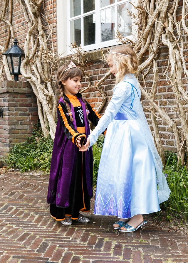 Elsa jurk met sleep kind - Prinsessenjurk.nl -